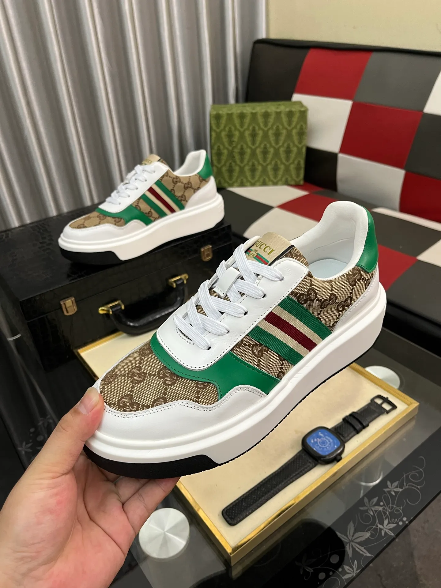Men's Men's Shoes 💰458⌚️⌚️ [Gucci·Gucci] Original quality. ~ Unique modern style sneakers. 🏃A must-have casual shoe for trendy men😍😍 Original brand imported from Italy, imported original leather, sheep lining (refuses to discolor and grind feet) Sole: Original sole provided by the original factory, French lazy style design ⚠️Fit to the feet, original quality, super comfortable original sole. Just like shooting the real thing 🎬The real thing is better Code number: 38-443️⃣Colors available